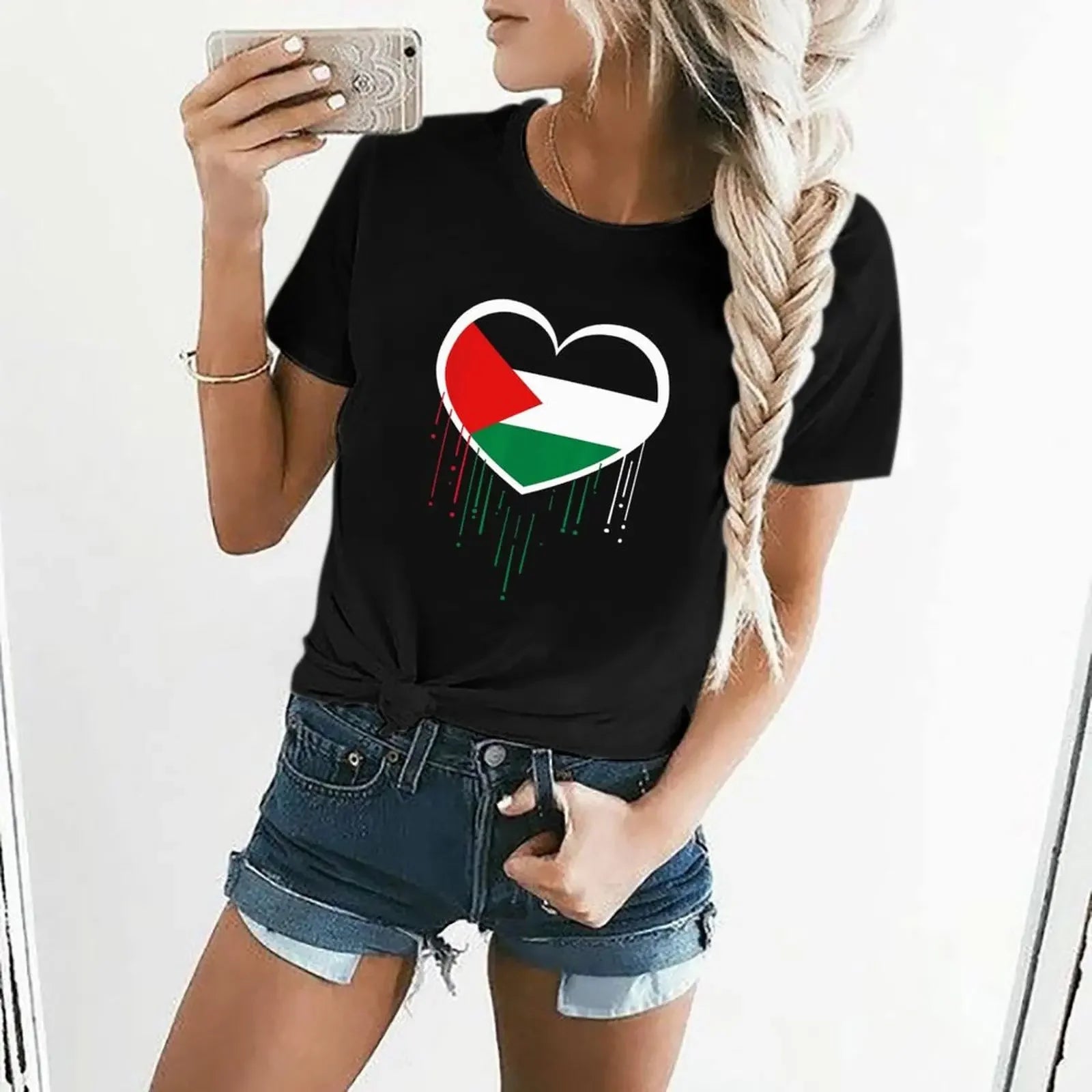 تيشيرت بطباعة عالية الجودة لعلم فلسطين مع تصميم قلب يعبّر عن الفخر بالتراث الفلسطيني، تيشيرت برسمة مميزة، كاجوال بأكمام قص