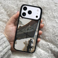 غطاء هاتف يحمل علم العراق، متوافق مع أجهزة iPhone 17 Air و16 و15 و14 Plus و13 و12 و11 Pro Max، تصميم مقاوم للصدمات مع حواف حماية (Bumper)، يوفر حما
