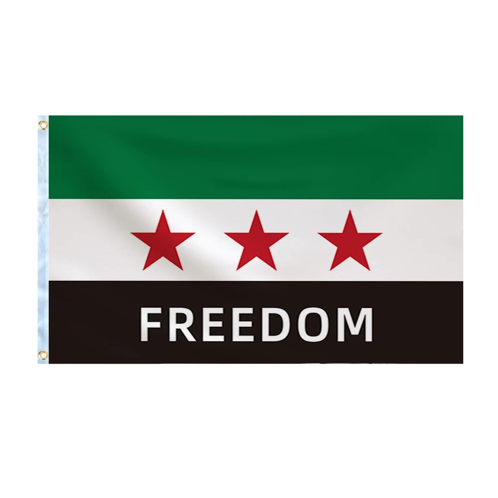 علم سوريا، مقاس 90×150 سم، علم الثورة السورية، علم "سوريا الحرة"، مصنوع من بوليستر عالي الجودة 100%، مناسب للعرض والديكور.